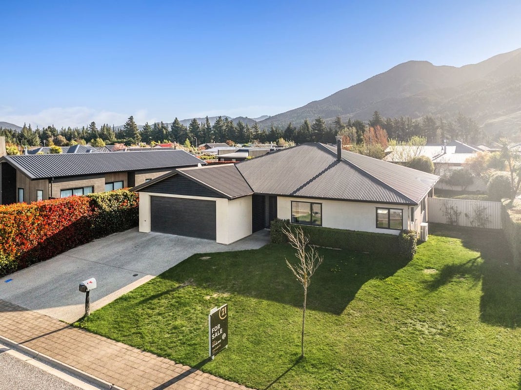 4 Bell Street, Wanaka - Carousel 1