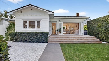 46 Dignan Street, Point Chevalier, Auckland - Carousel 1