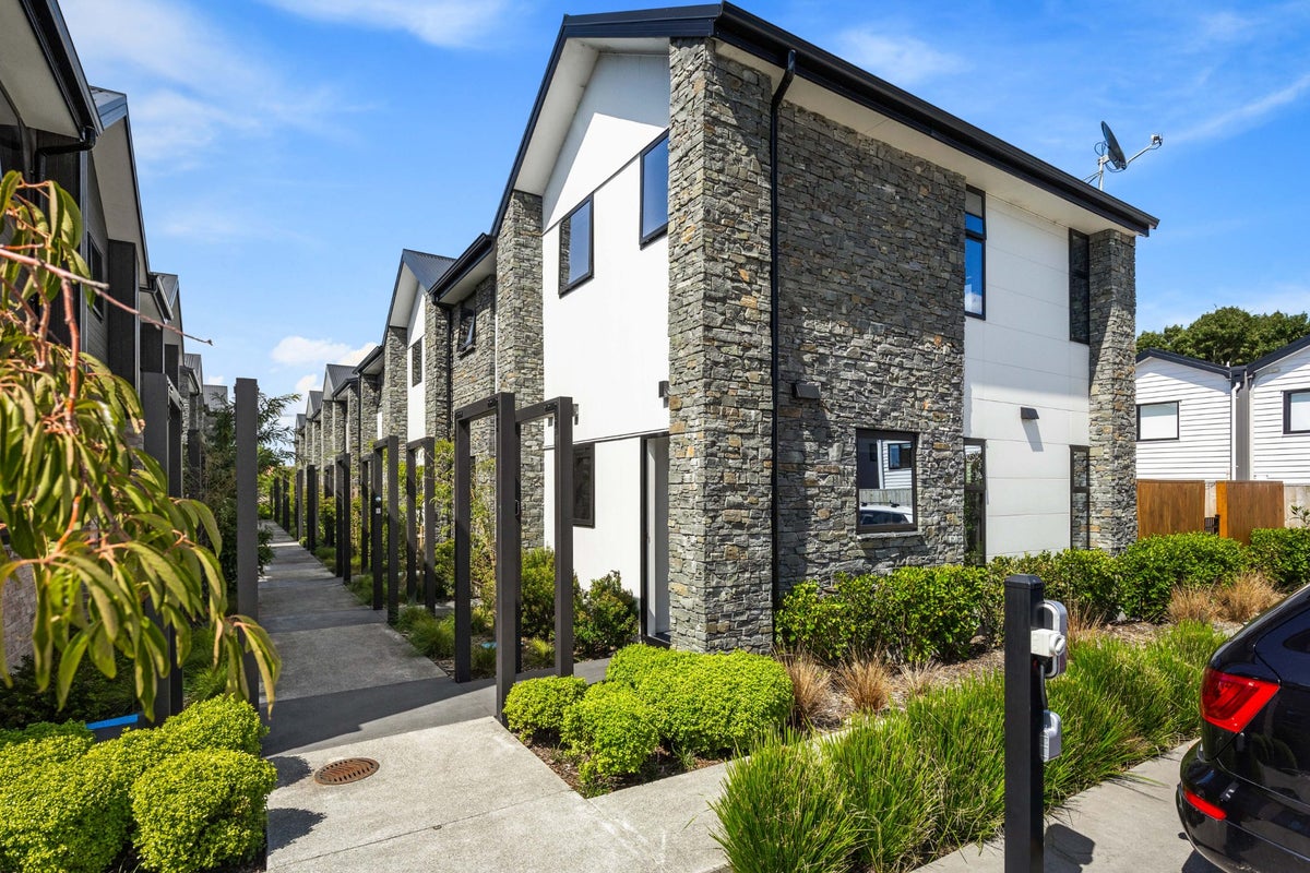 20/10 Fathom Place, Te Atatu Peninsula, Auckland - Carousel 2