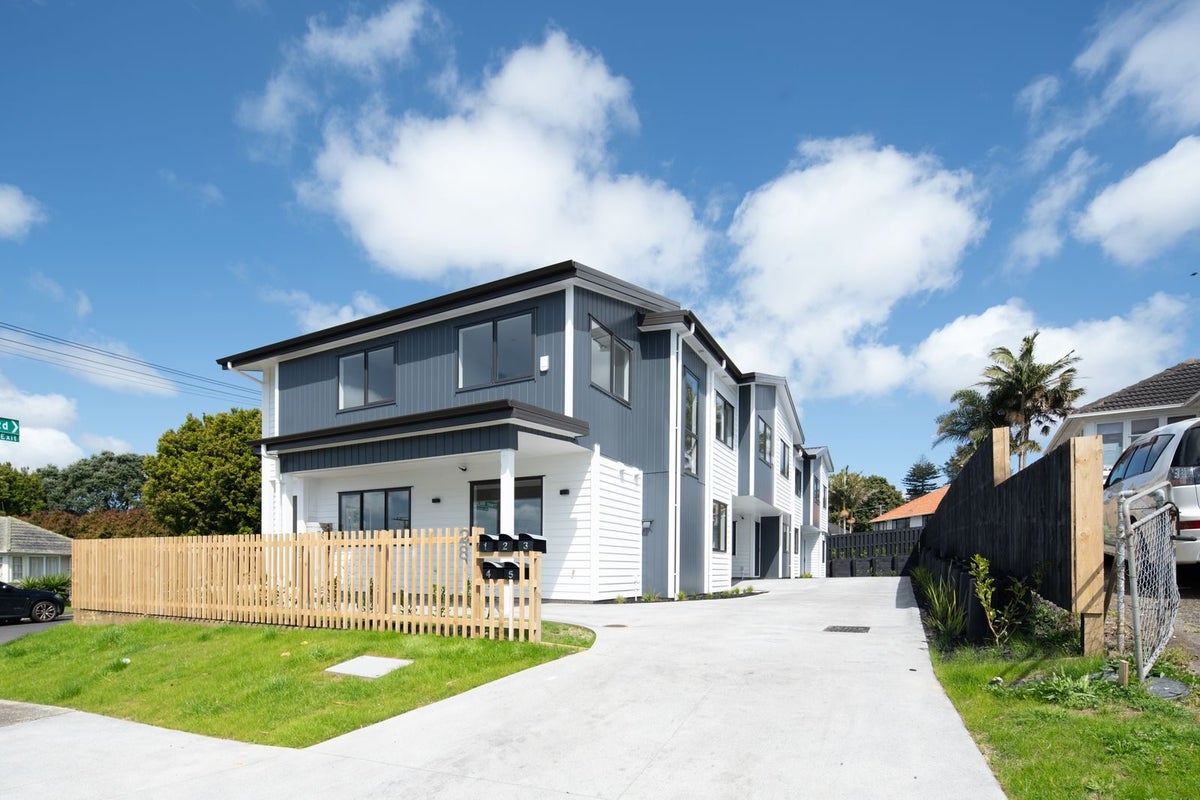 1/28 Oran Road, Panmure, Auckland - Carousel 1