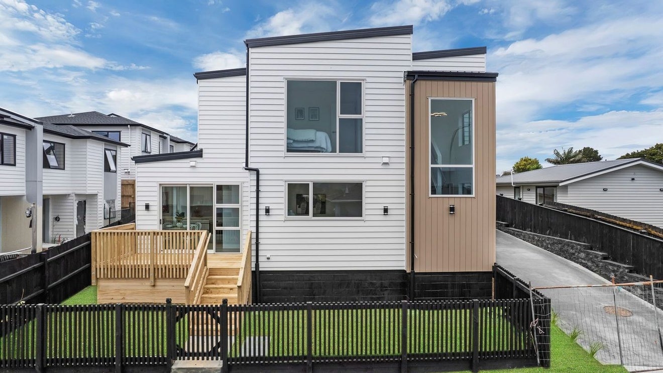 16A Volante Avenue, Wattle Downs, Auckland - Carousel 1