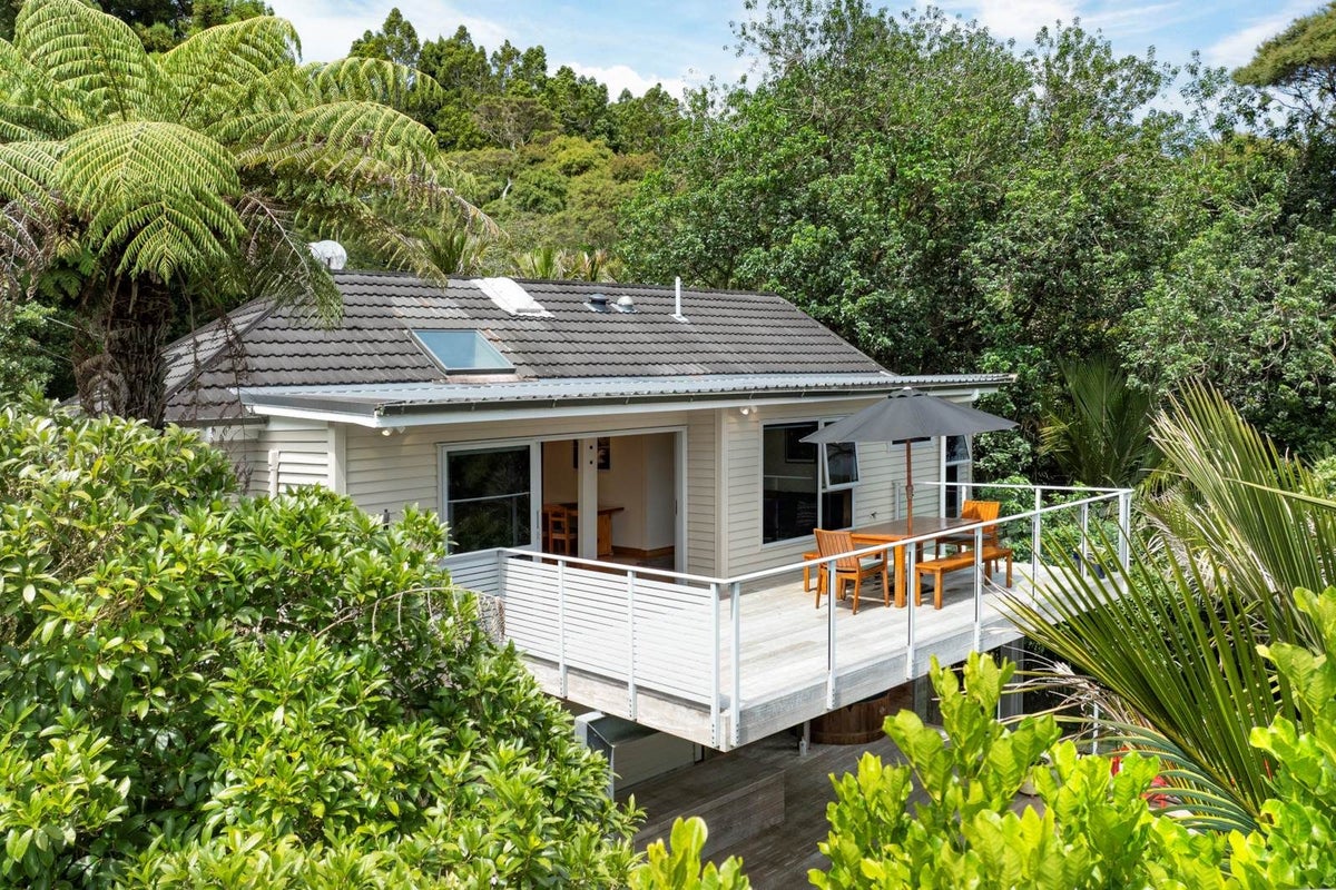 63 Kohu Road, Titirangi, Auckland - Carousel 1