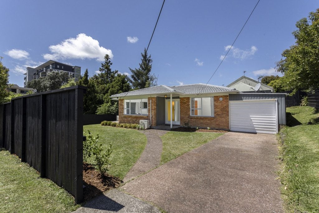 18 Captain Scott Road, Glen Eden, Auckland - Carousel 2