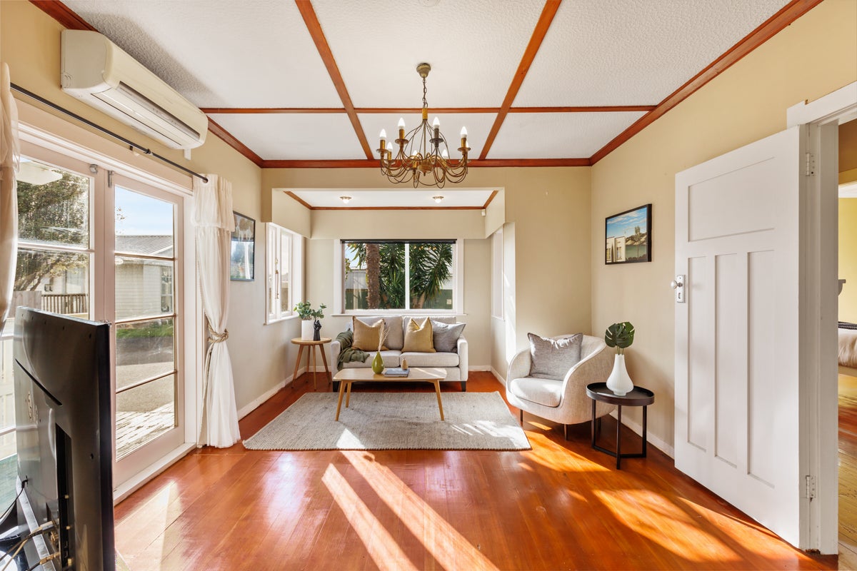1/0 Birkdale Road, Birkdale, Auckland - Carousel 2