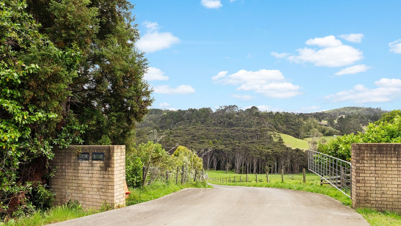 53 Arrowsmith Road, Waitakere, Henderson - Carousel 1
