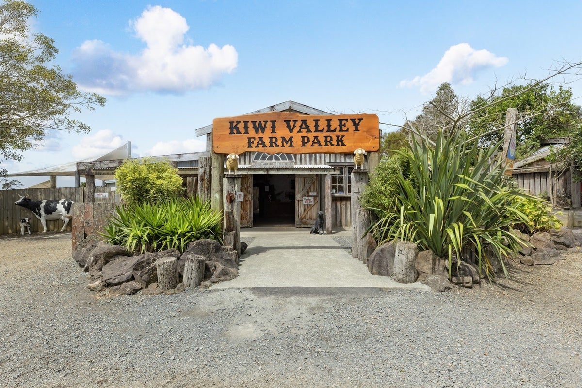 308 Henderson Valley Road, Henderson Valley, Auckland - Carousel 1