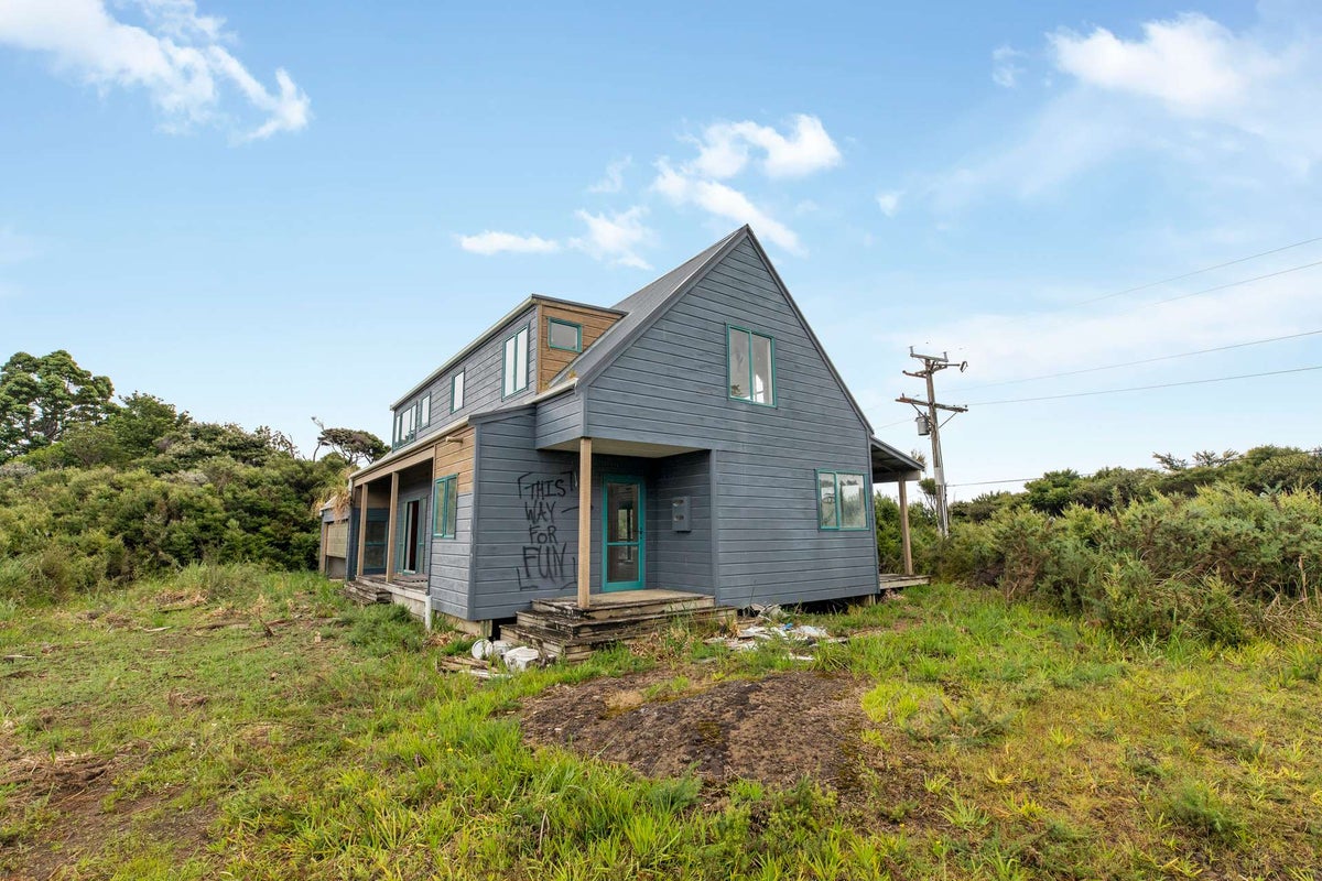 112 Lone Kauri Road, New Lynn - Carousel 2