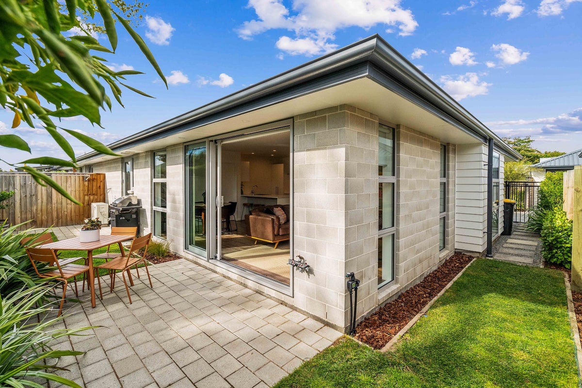 2/3 Nyoli Street, Northcote, Christchurch - Carousel 1