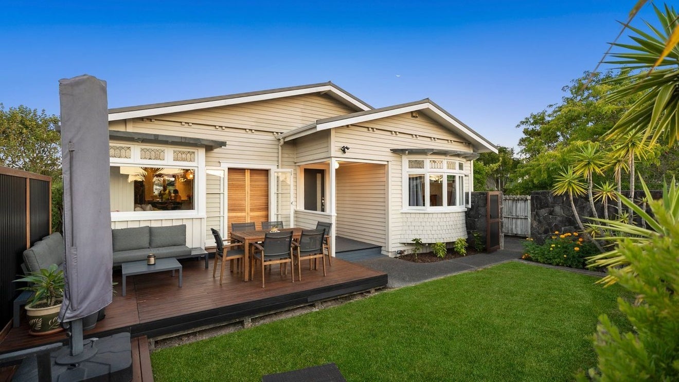 86 Bollard Avenue, New Windsor, Auckland - Carousel 1