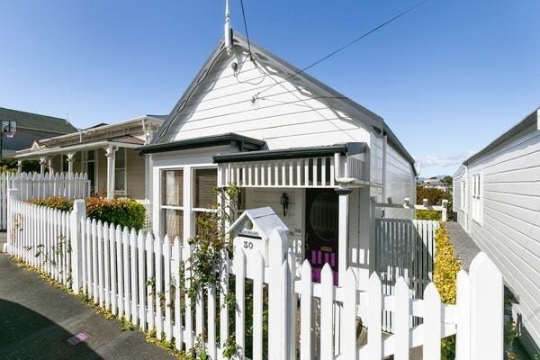 30 Charlotte Avenue, Brooklyn, Wellington - Carousel 1