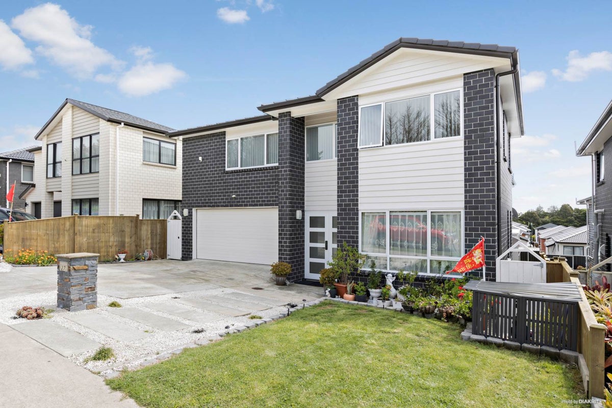 27 Mcquoids Road, Flat Bush, Auckland - Carousel 1