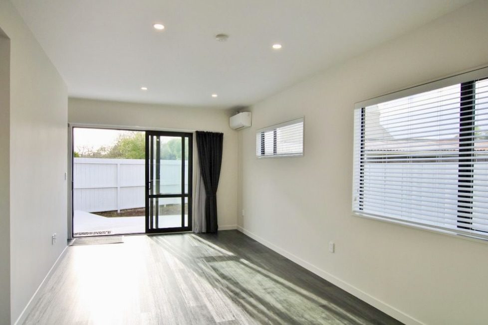 8/3 Abbotleigh Avenue, Te Atatu Peninsula, Auckland - Carousel 2