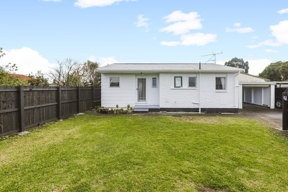 1/4 Thorn Place, Papatoetoe, Auckland - Carousel 1