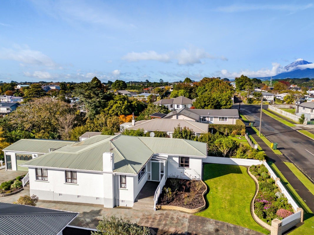 10 Hurdon Street, Hurdon, New Plymouth - Carousel 1