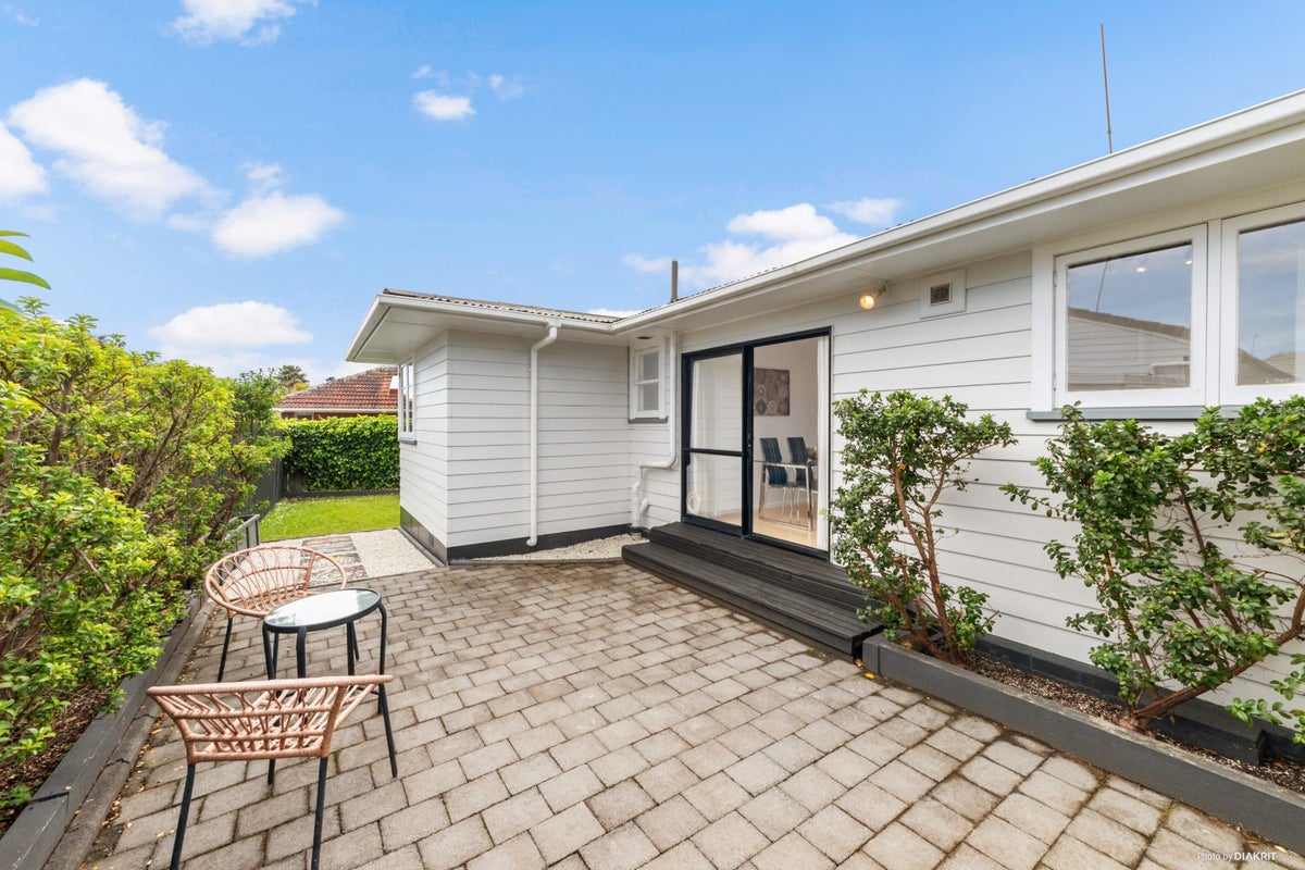 12 DUNCAN AVE, Te Atatu South, Auckland - Carousel 2