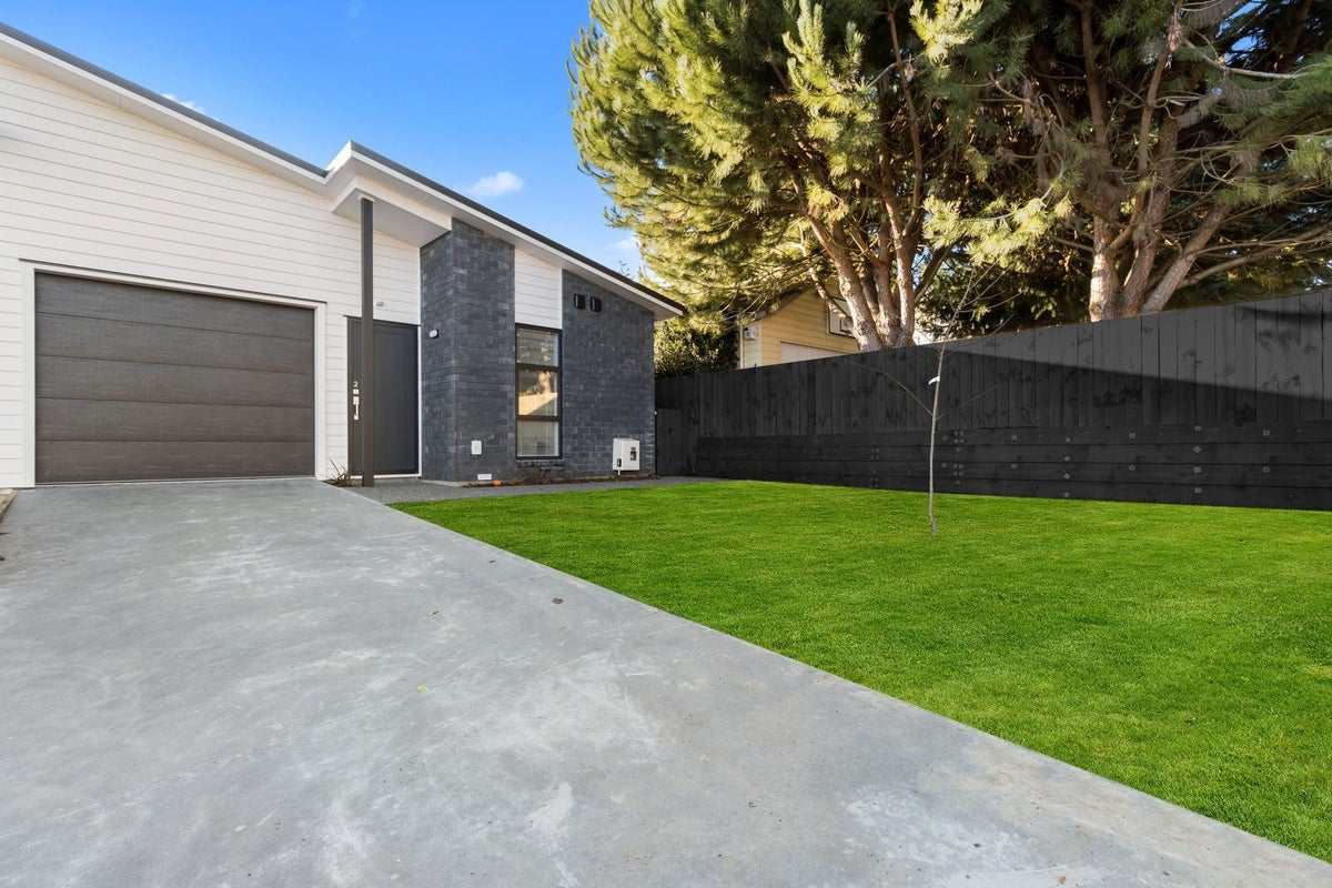 2/1 Corrin Street, Melville, Hamilton - Carousel 1