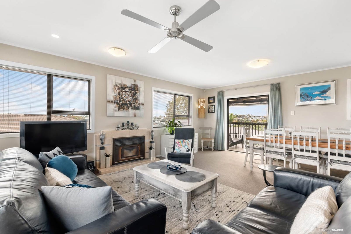 47 Rodney Street, Howick, Auckland - Carousel 2