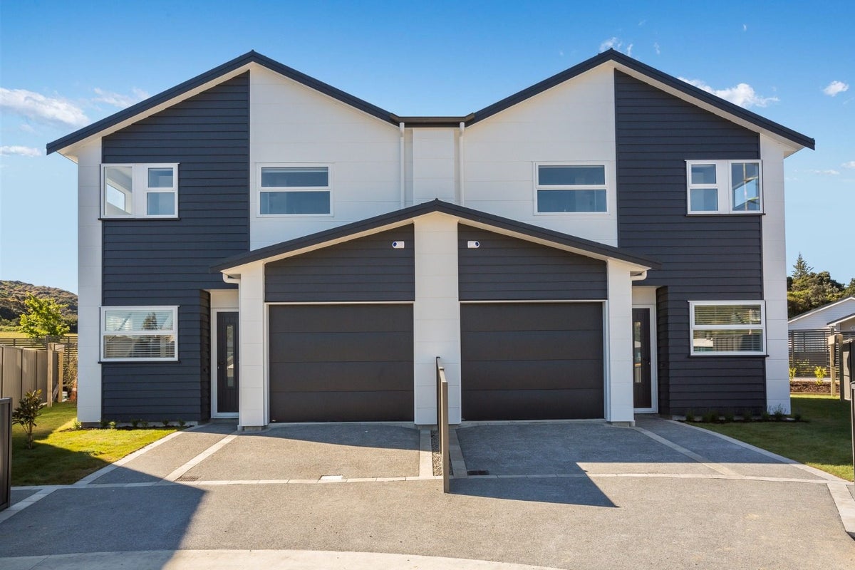 8 Parekareka Lane, Kenepuru, Porirua - Carousel 1