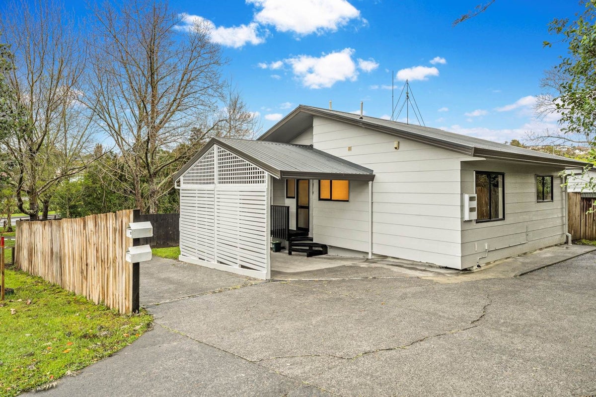 1/123 Athena Drive, Totara Vale, Auckland - Carousel 1