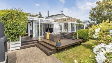 27 Cluny Road, Plimmerton, Porirua - Carousel 1