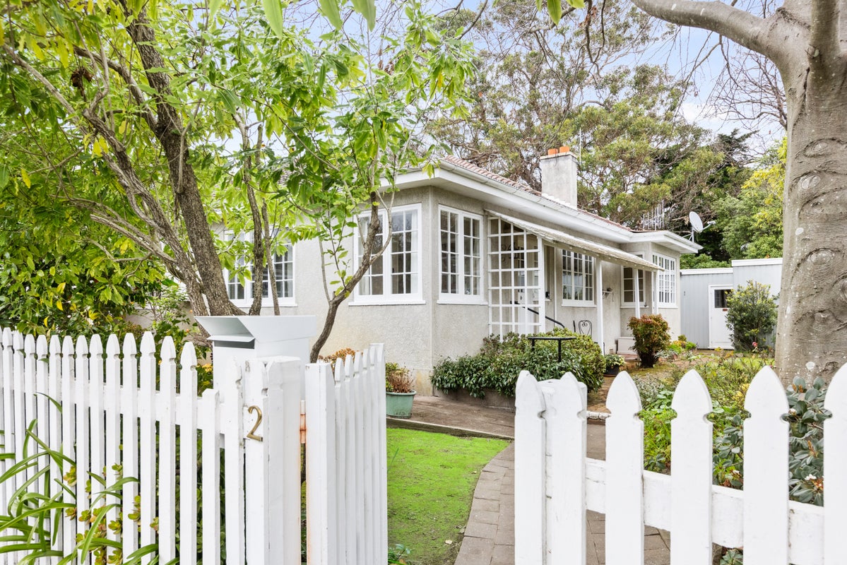 2 Bracken Street, Hospital Hill, Napier - Carousel 1