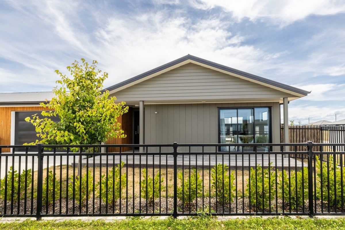 137 Eriksen Road, Meeanee, Napier - Carousel 1