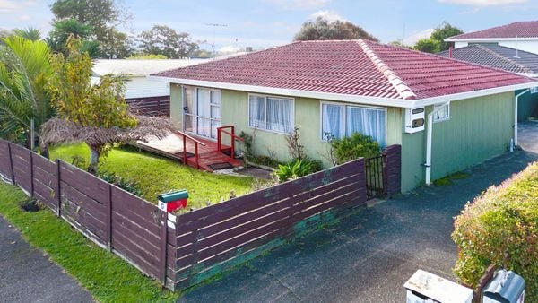 1/47 Flanshaw Road, Te Atatu South, Auckland - Carousel 1