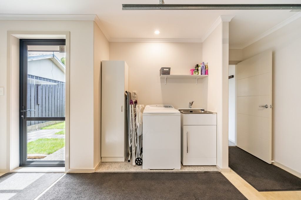 9A WILLOW GROVE, Ebdentown, Upper Hutt - Carousel 24