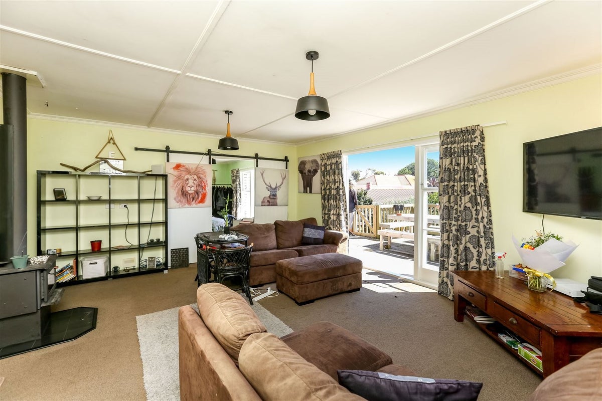 6 Lismore Street, Strandon, New Plymouth - Carousel 2