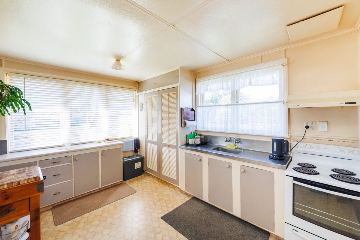 2 Rochester Street, Awapuni, Palmerston North - Carousel 2