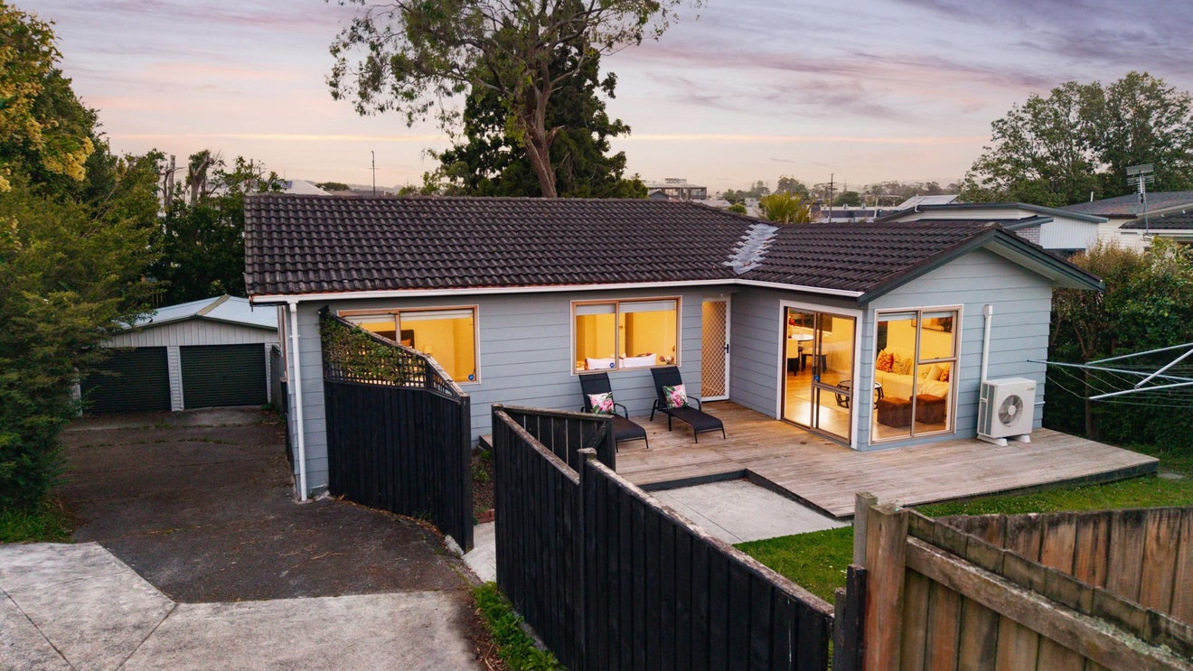 34 Kelman Road, Kelston, Auckland - Carousel 1