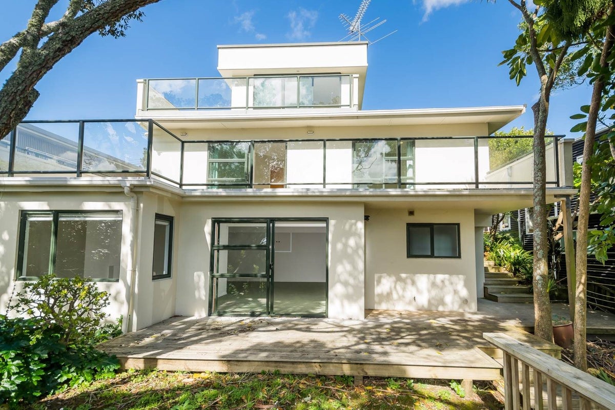 655 Beach Road, Rothesay Bay, Auckland - Carousel 1