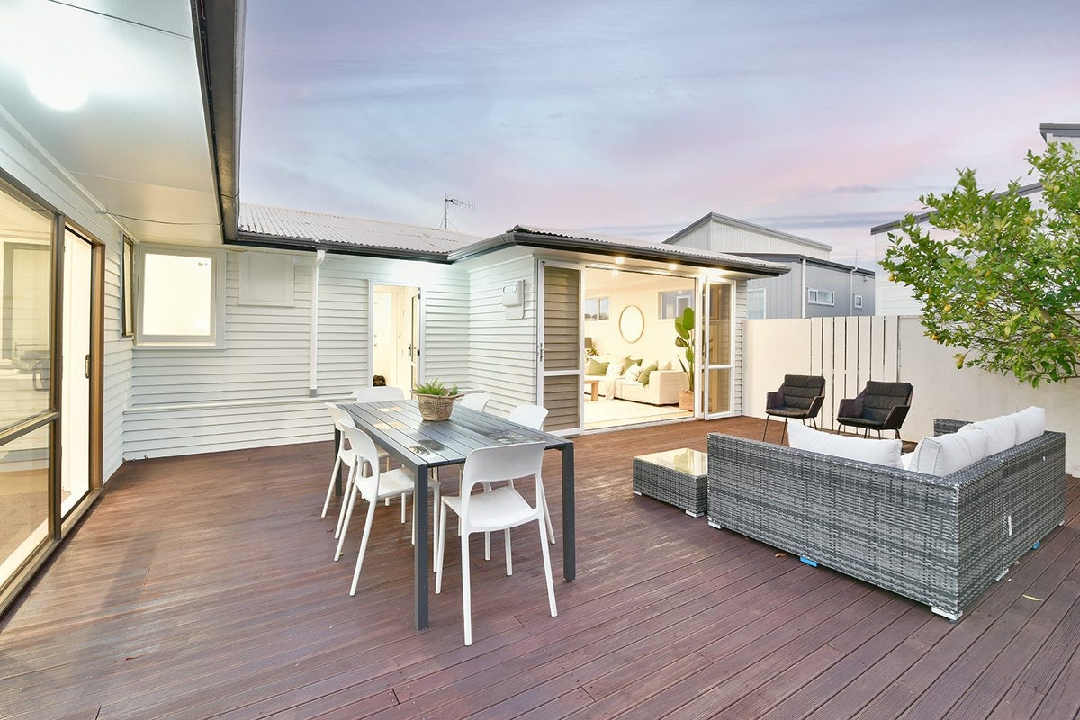 32A Becroft Drive, Forrest Hill, Auckland - Carousel 1