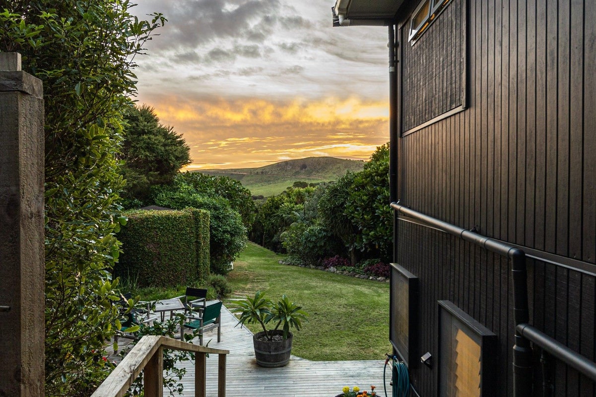1/445 Sea View Road, Waiheke Island, Auckland - Carousel 2