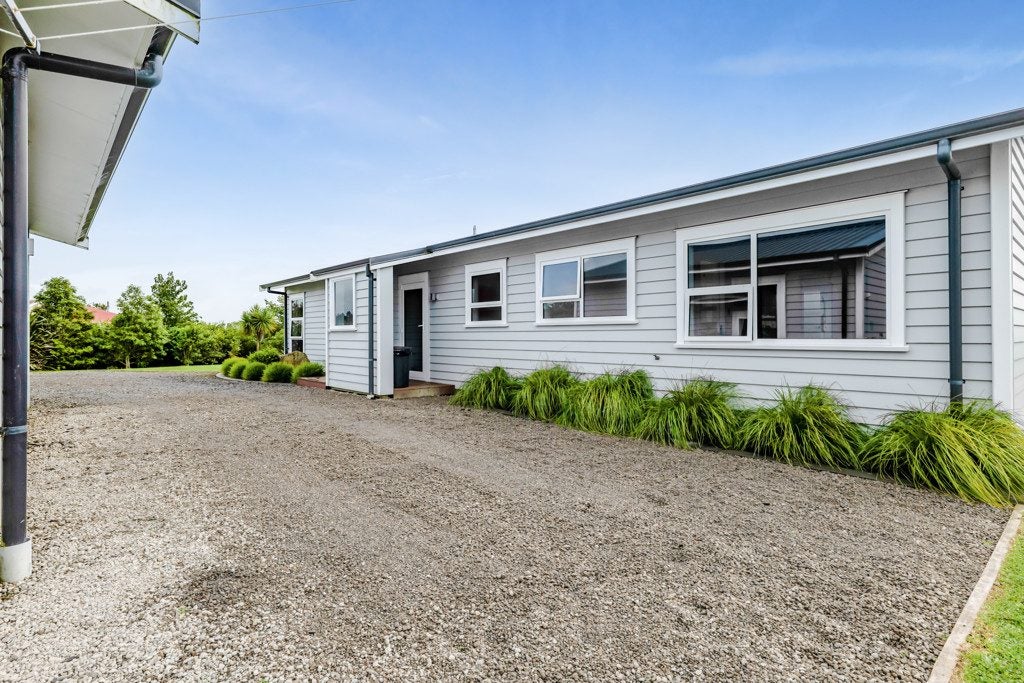1253 Upland Road, Egmont Village, Inglewood - Carousel 50