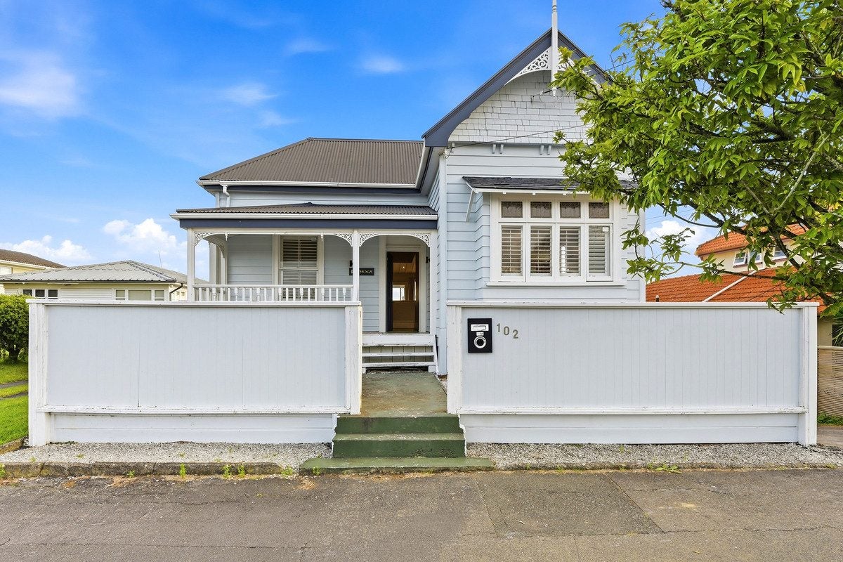 1/102 Queen Street, Northcote Point, Auckland - Carousel 1