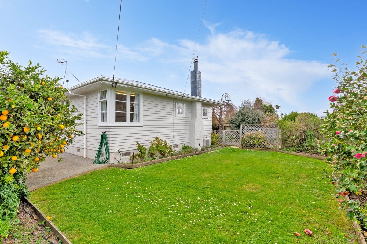 1 York Street, Solway, Masterton - Carousel 20