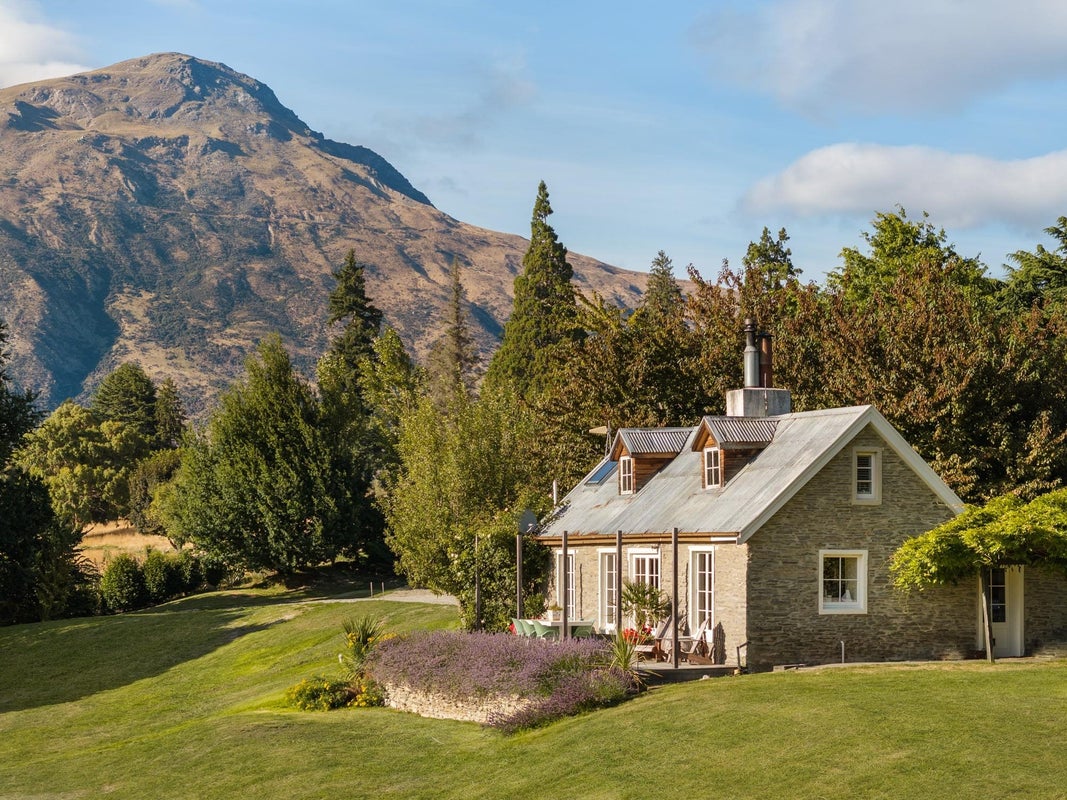 2 Marshall Avenue, Lake Hayes, queenstown - Carousel 1