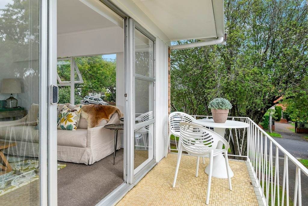 4/8 Rewa Road, Three Kings, Auckland - Carousel 2