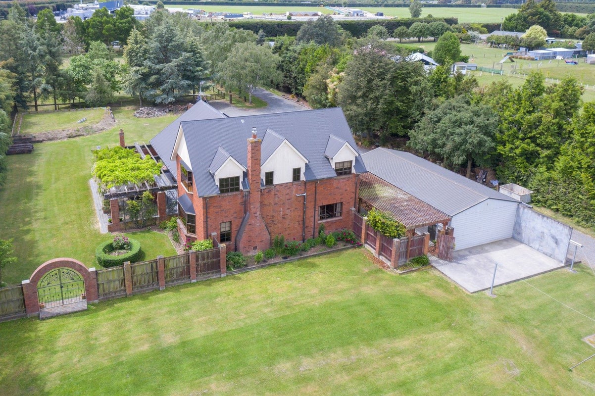 55 South Park Road, Newland, Ashburton - Carousel 40