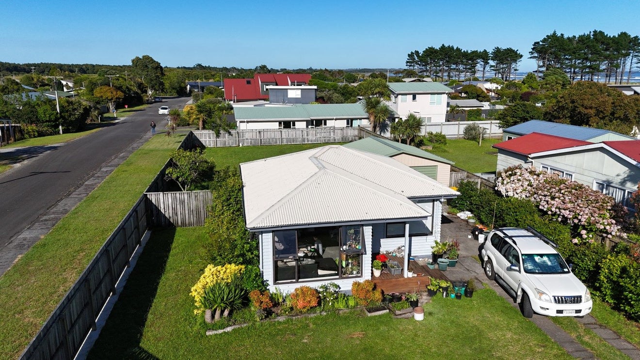 12 Tasman Street, Carters Beach, Westport - Carousel 1