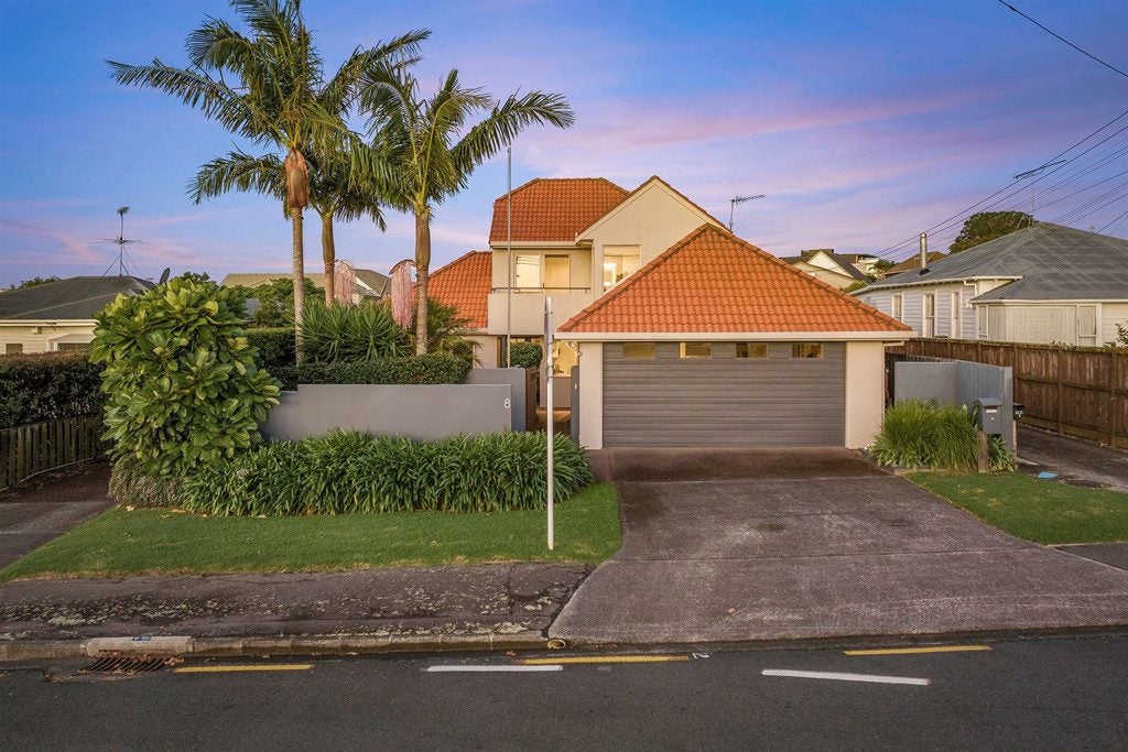 1/8 Fenwick Avenue, Milford, Auckland - Carousel 1