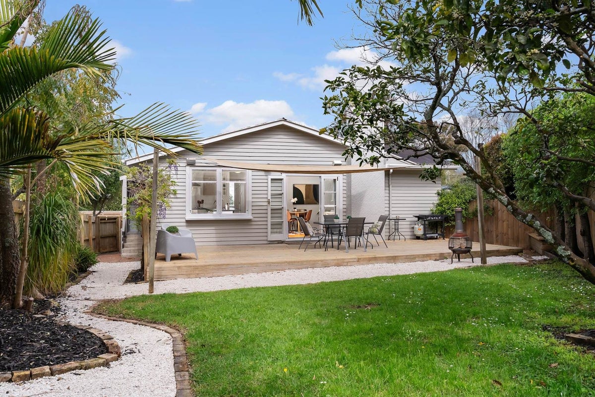 7A Lanark Place, Glen Innes, Auckland - Carousel 1