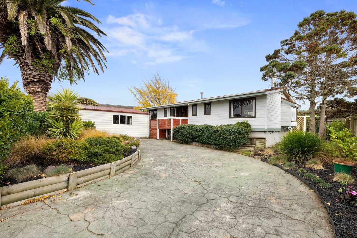 20 Silvan Place, Bell Block, New Plymouth - Carousel 22