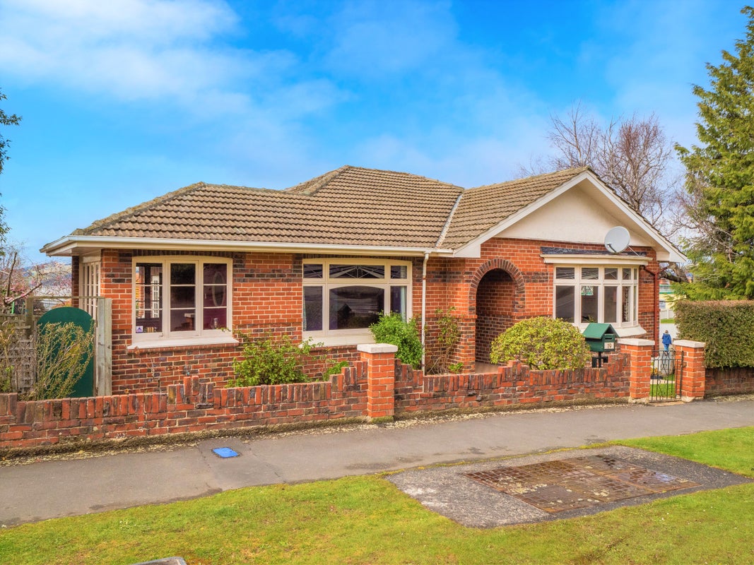 19 Jubilee Street, Mornington, Dunedin - Carousel 1