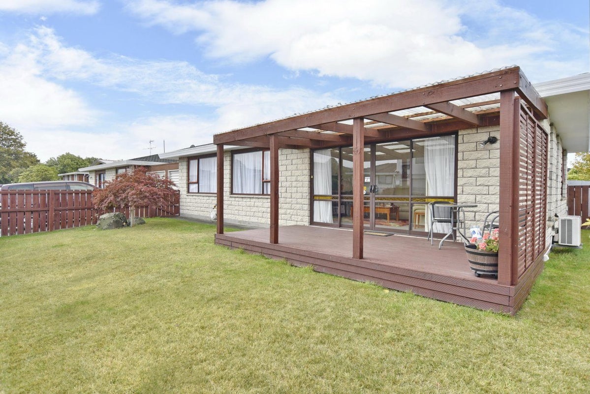 1/2 James Condon Place, Redwood, Christchurch - Carousel 1