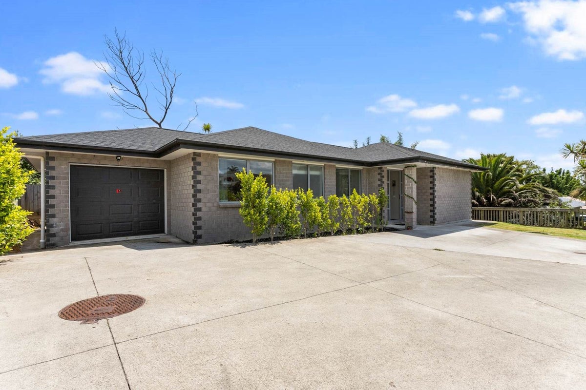 4/57F Forest Hill Road, Henderson, Auckland - Carousel 1