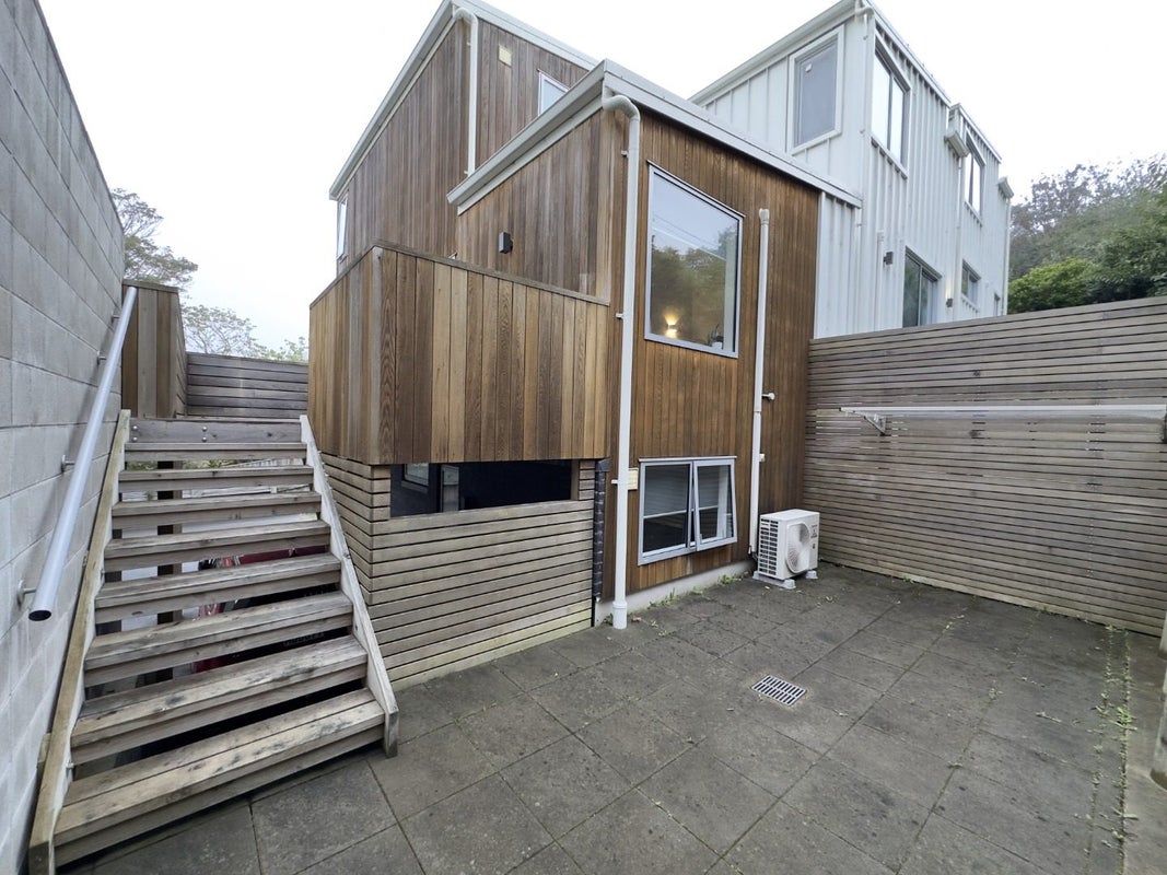 3/38 Makara Road, Karori, Wellington - Carousel 1