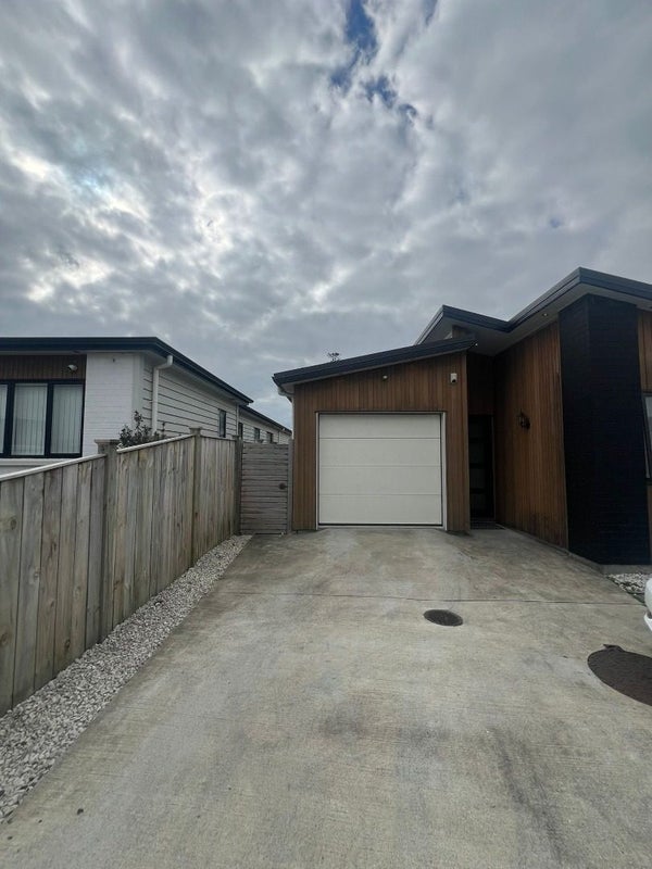 10 Selwyn Downs Lane, Opaheke, Papakura - Carousel 1