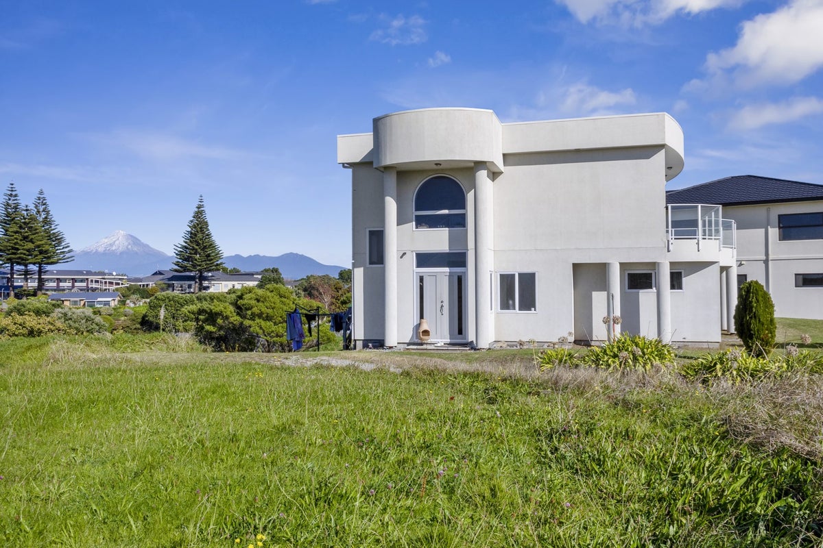 16 Nadine Stanton Drive, Bell Block, New Plymouth - Carousel 1